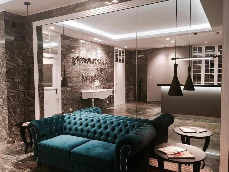 Spacious Swimming Pool Gym Sauna Wwa40 Appartement
